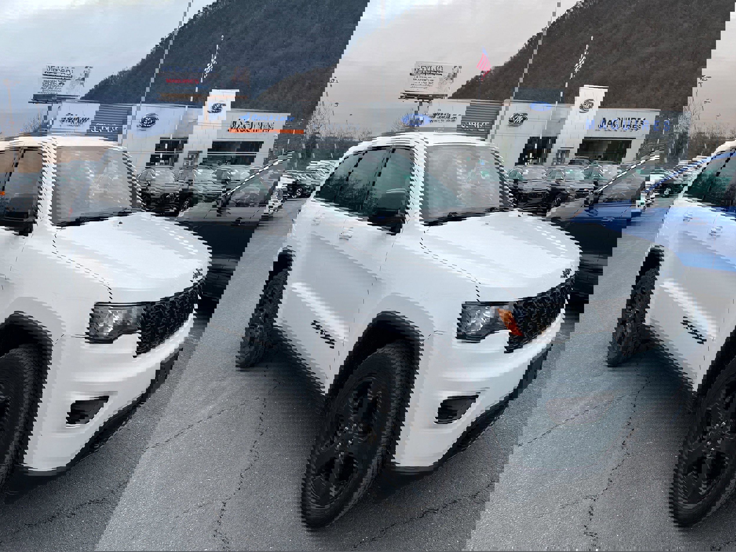 Used 2019 Jeep Grand Cherokee Laredo image 6