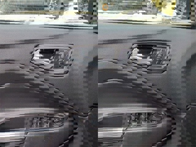 Certified 2017 Ford Escape SE w/ Equipment Group 201A image 12