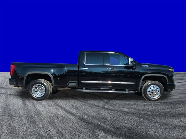 Used 2024 Chevrolet Silverado 3500 High Country w/ Technology Package image 3