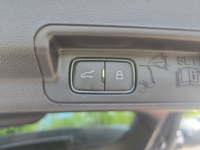 Certified 2023 Ford Explorer Platinum w/ Technology Package AWD/4WD image 9