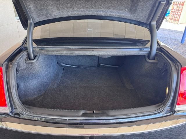 Used 2018 Chrysler 300 Touring RWD image 22