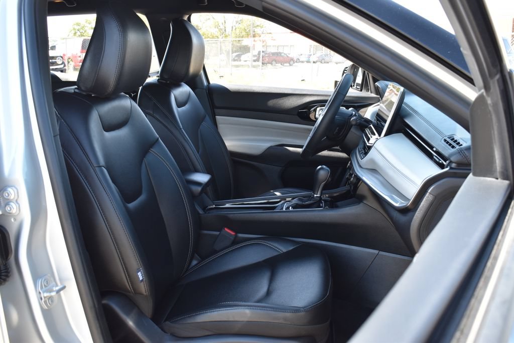 Used 2025 Jeep Compass Limited AWD/4WD image 33