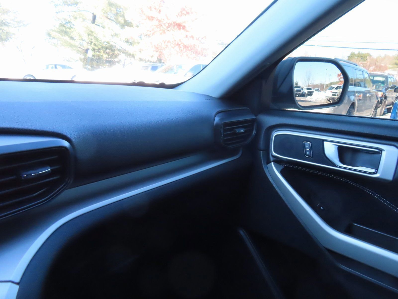 Certified 2024 Ford Explorer XLT image 21