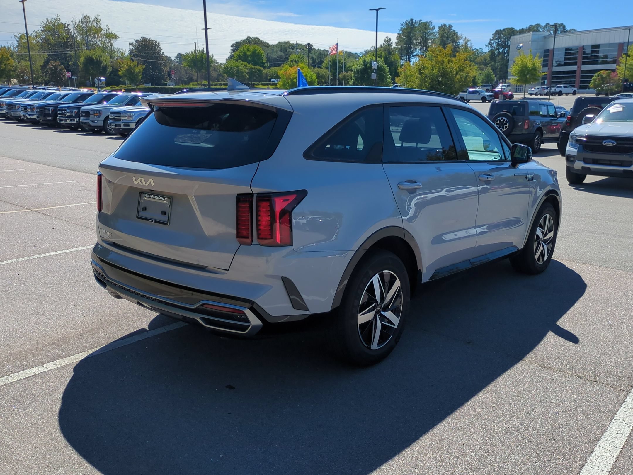 Used 2023 Kia Sorento EX w/ Panoramic Sunroof Package FWD image 4