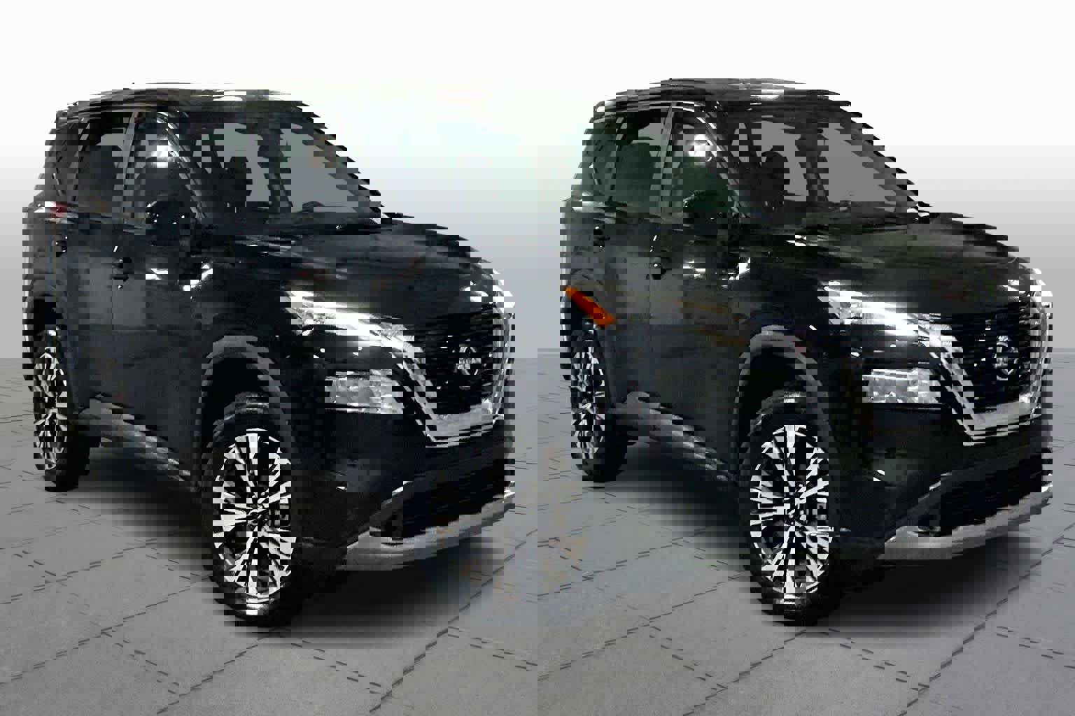 Used 2023 Nissan Rogue SV image 5