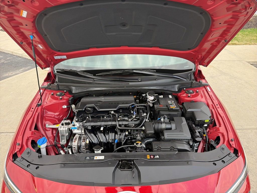 Used 2025 Hyundai Elantra Sport image 32