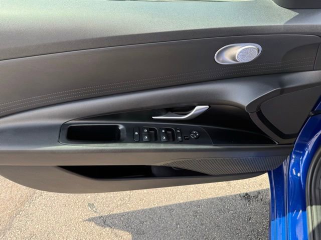 Used 2021 Hyundai Elantra SE FWD image 16