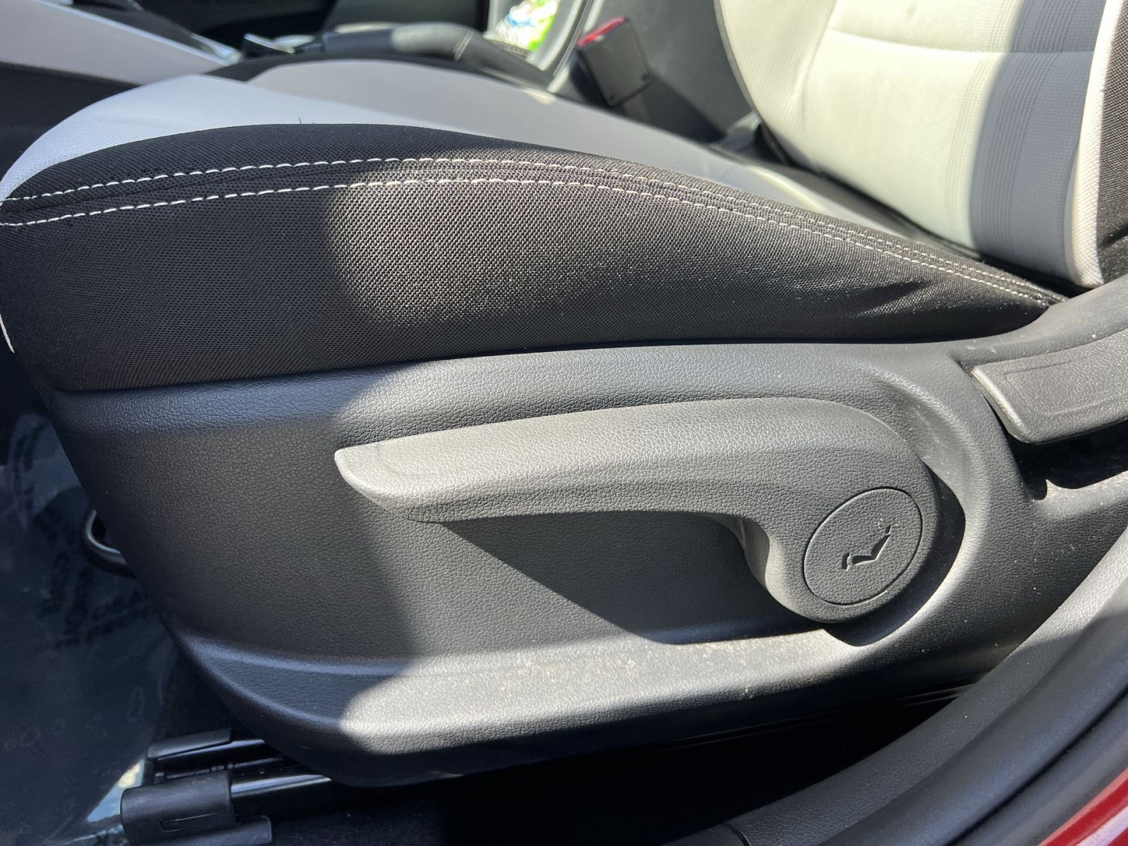 Used 2023 Hyundai Venue SEL w/ Cargo Package FWD image 14