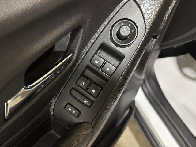 Used 2020 Chevrolet Trax LT w/ LT Convenience Package AWD/4WD image 11