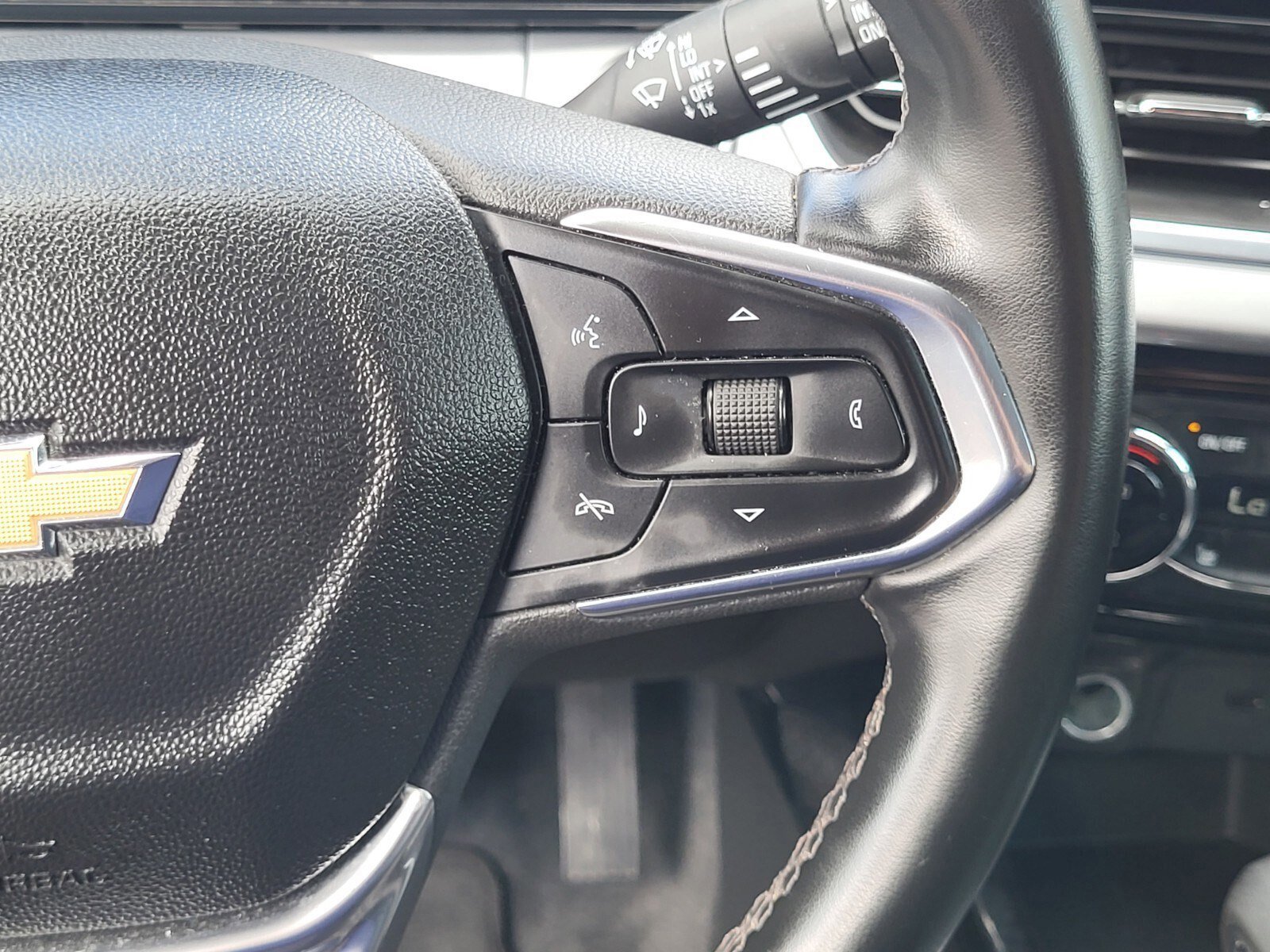 Used 2024 Chevrolet Trax LT w/ Driver Confidence Package image 28