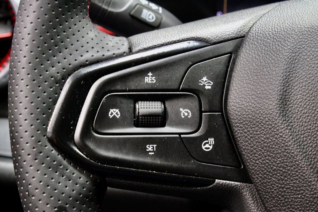 Used 2024 Chevrolet Trax RS FWD image 26