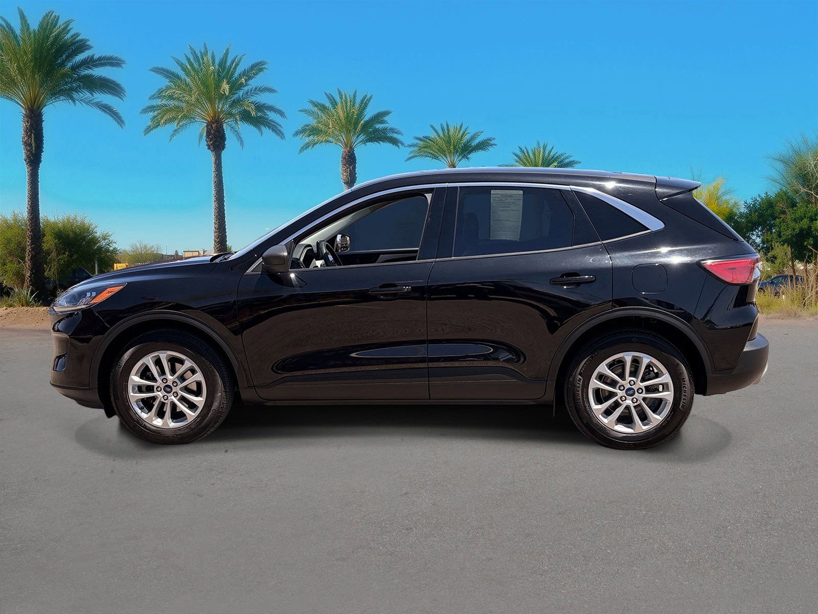 Certified 2022 Ford Escape SE FWD image 2