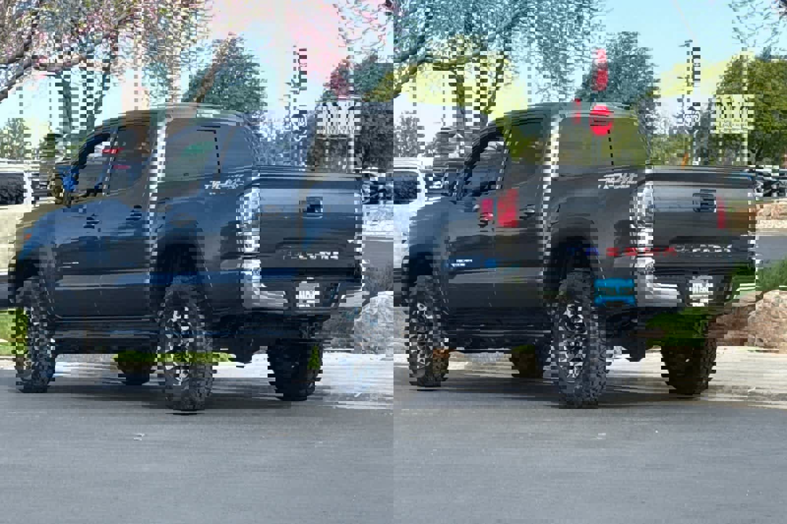 Used 2023 Toyota Tacoma TRD Off-Road AWD/4WD image 3