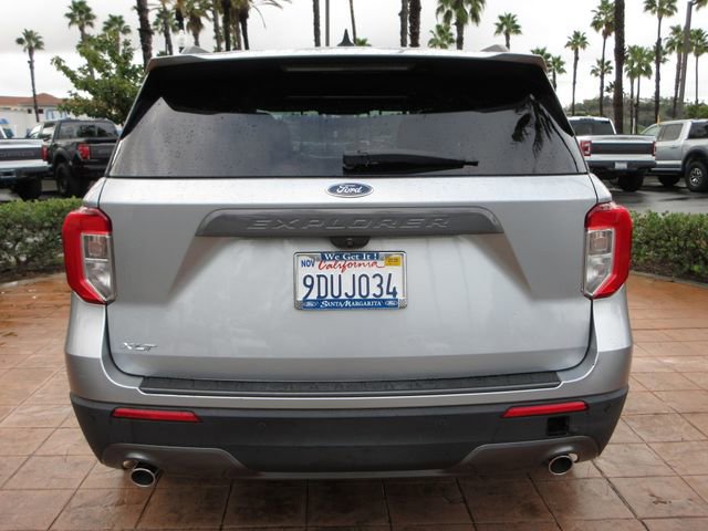 Certified 2022 Ford Explorer XLT w/ Equipment Group 202A image 3