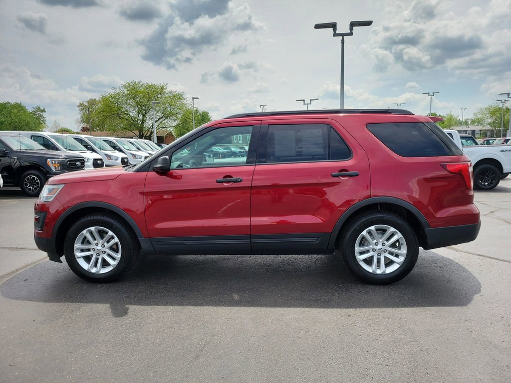 Certified 2017 Ford Explorer FWD image 2