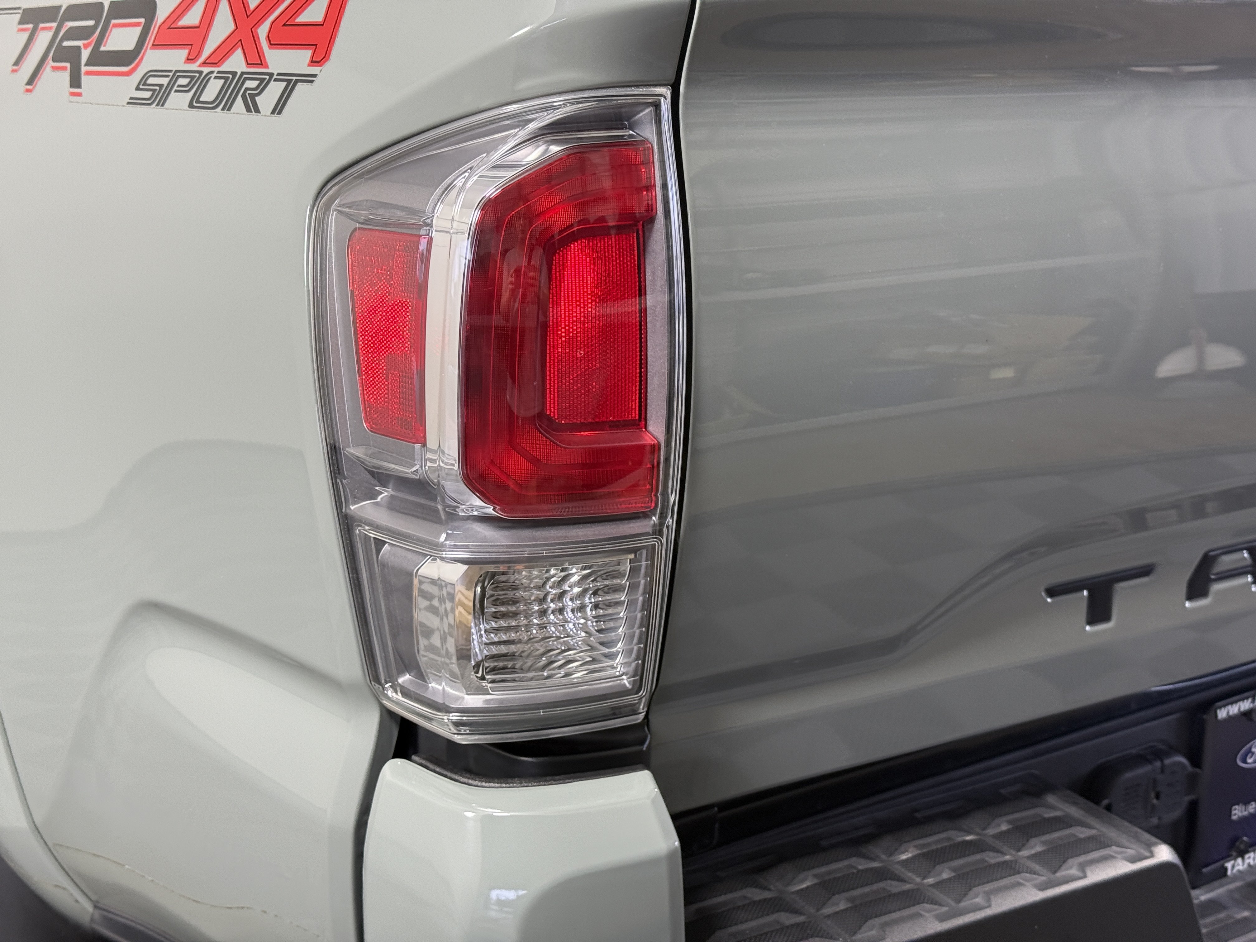 Used 2022 Toyota Tacoma TRD Sport AWD/4WD image 7