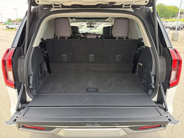 Certified 2025 Ford Expedition Platinum w/ Platinum Ultimate Package AWD/4WD image 18