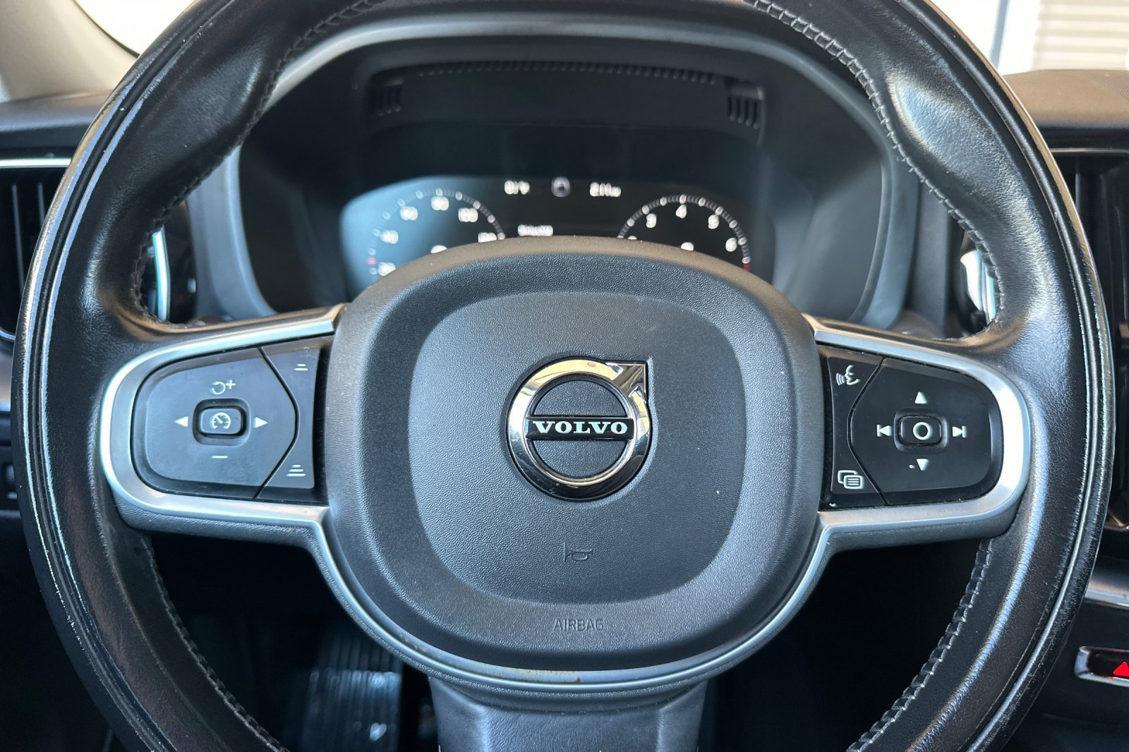 Used 2020 Volvo XC60 T5 Momentum w/ Premium Package AWD/4WD image 35