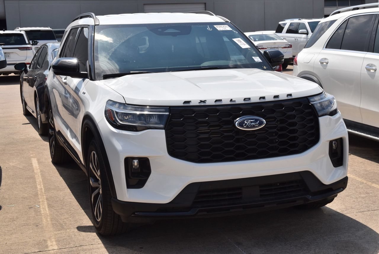 Certified 2025 Ford Explorer ST-Line RWD image 4