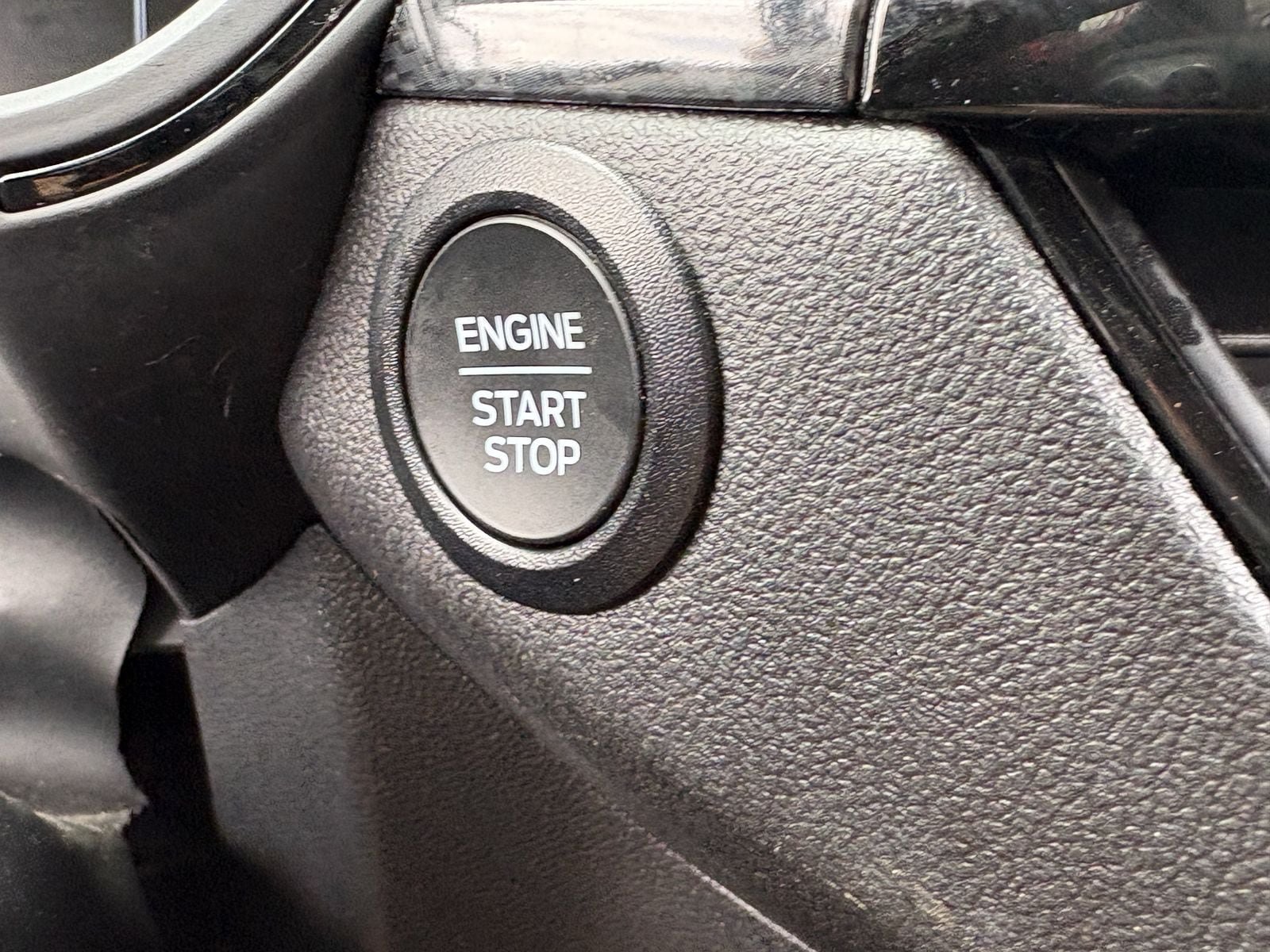 Certified 2025 Ford Escape ST-Line AWD/4WD image 32