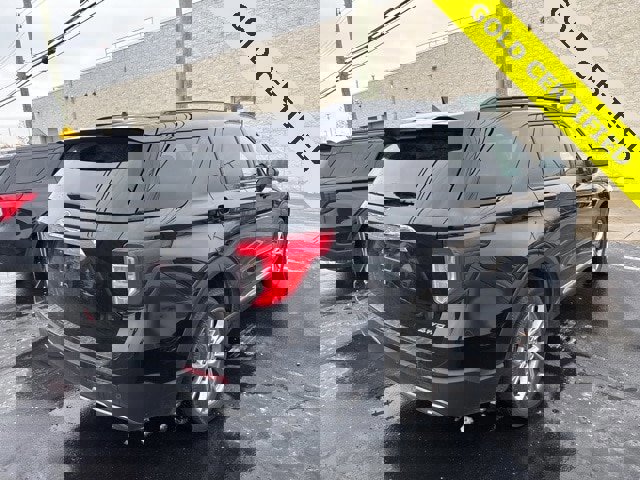 Certified 2023 Ford Explorer XLT w/ Equipment Group 202A image 3