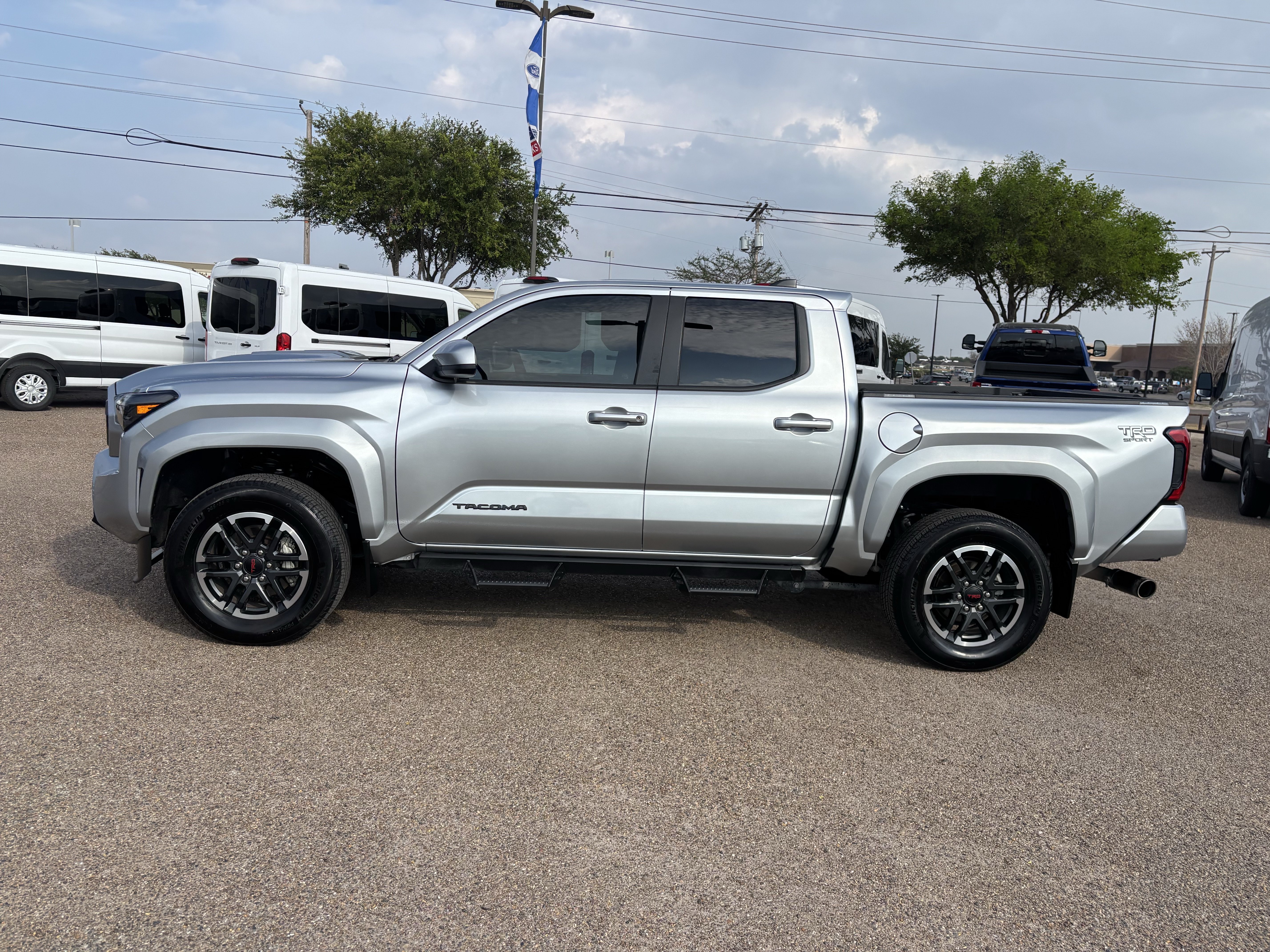 Used 2024 Toyota Tacoma TRD Sport AWD/4WD image 2
