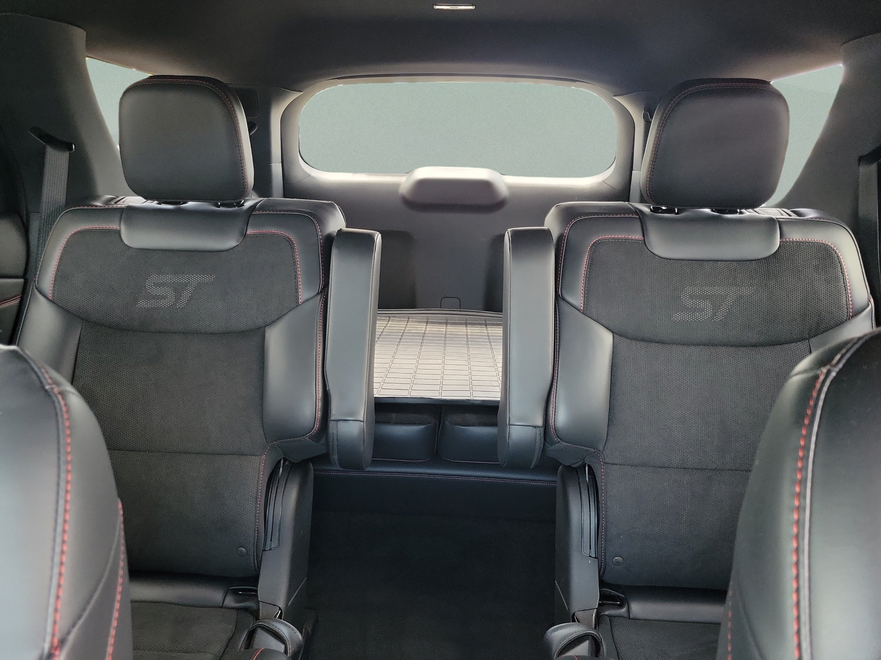 Certified 2025 Ford Explorer ST AWD/4WD image 9
