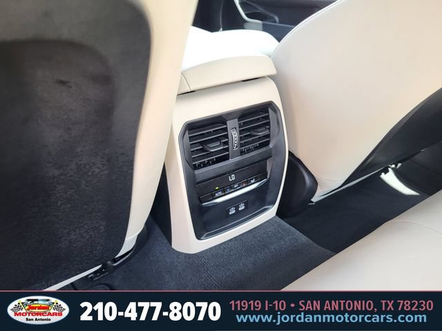Used 2026 BMW 330i xDrive Sedan AWD/4WD image 17