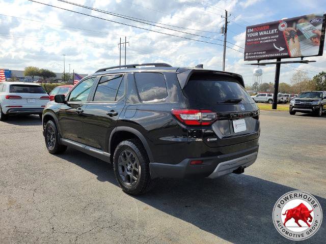 Used 2025 Honda Pilot TrailSport image 4