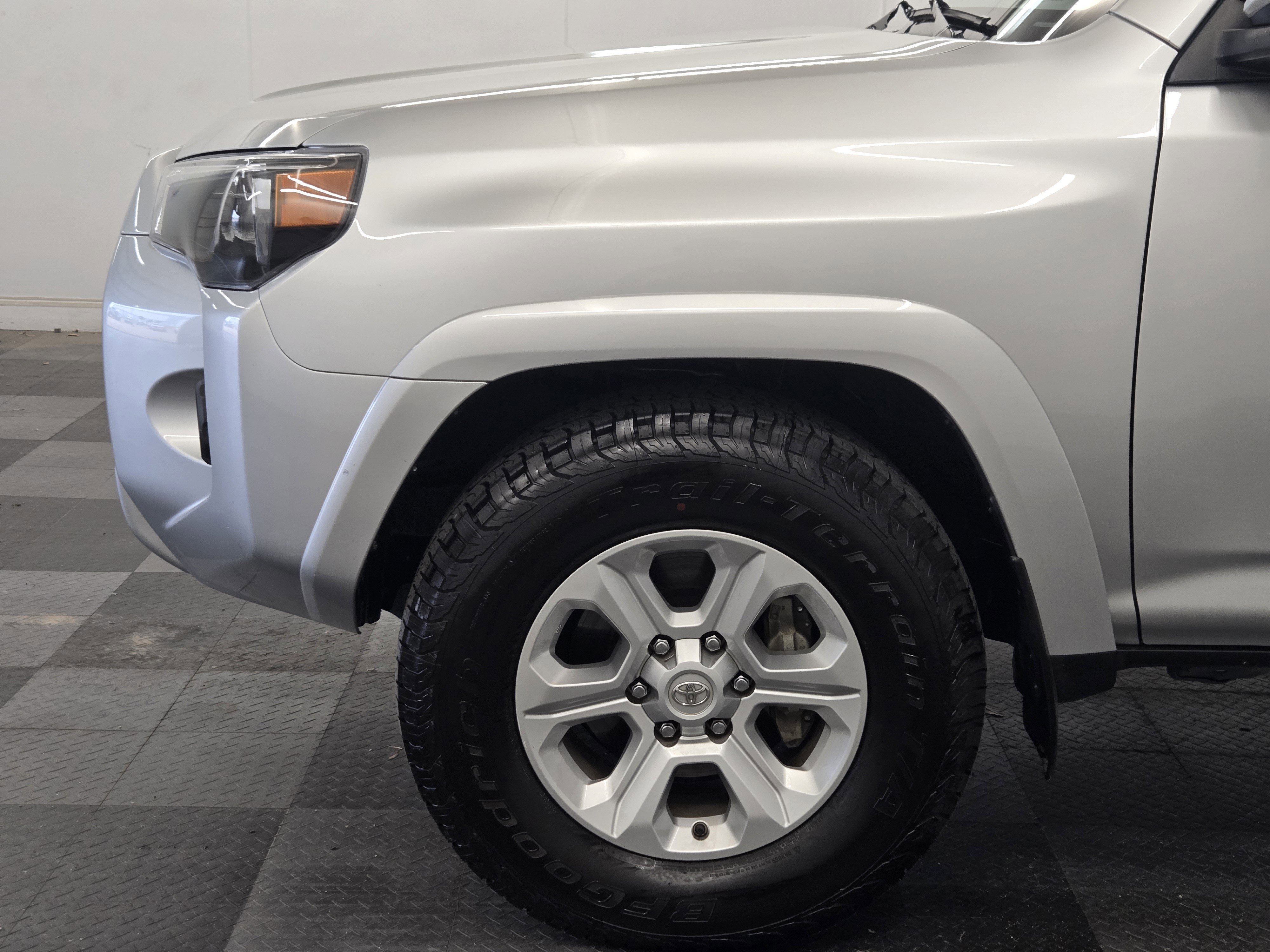 Used 2022 Toyota 4Runner SR5 Premium w/ Moonroof Package RWD image 9