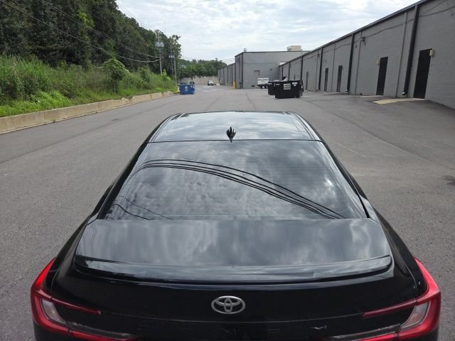 Used 2025 Toyota Camry SE w/ Convenience Package FWD image 4