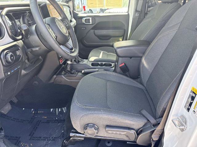 Used 2024 Jeep Wrangler Unlimited AWD/4WD image 17