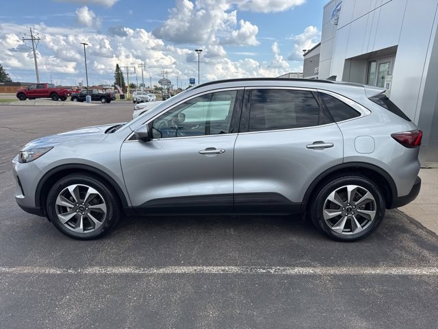 Certified 2023 Ford Escape Platinum w/ Class II Trailer Tow Package AWD/4WD image 4