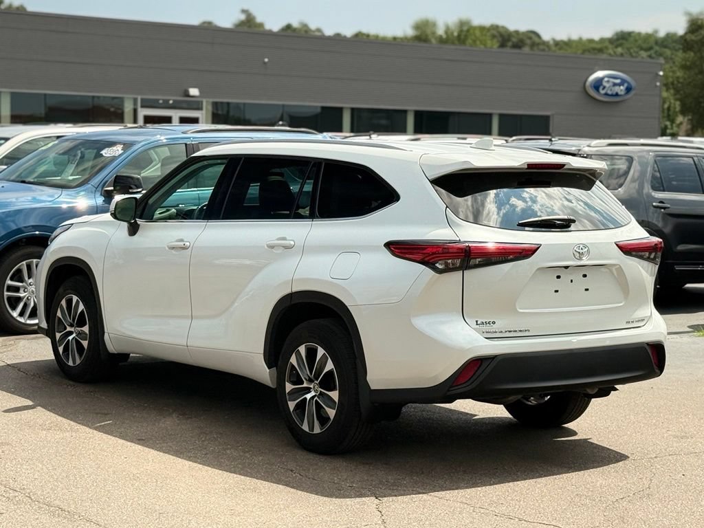 Used 2022 Toyota Highlander XLE AWD/4WD image 37