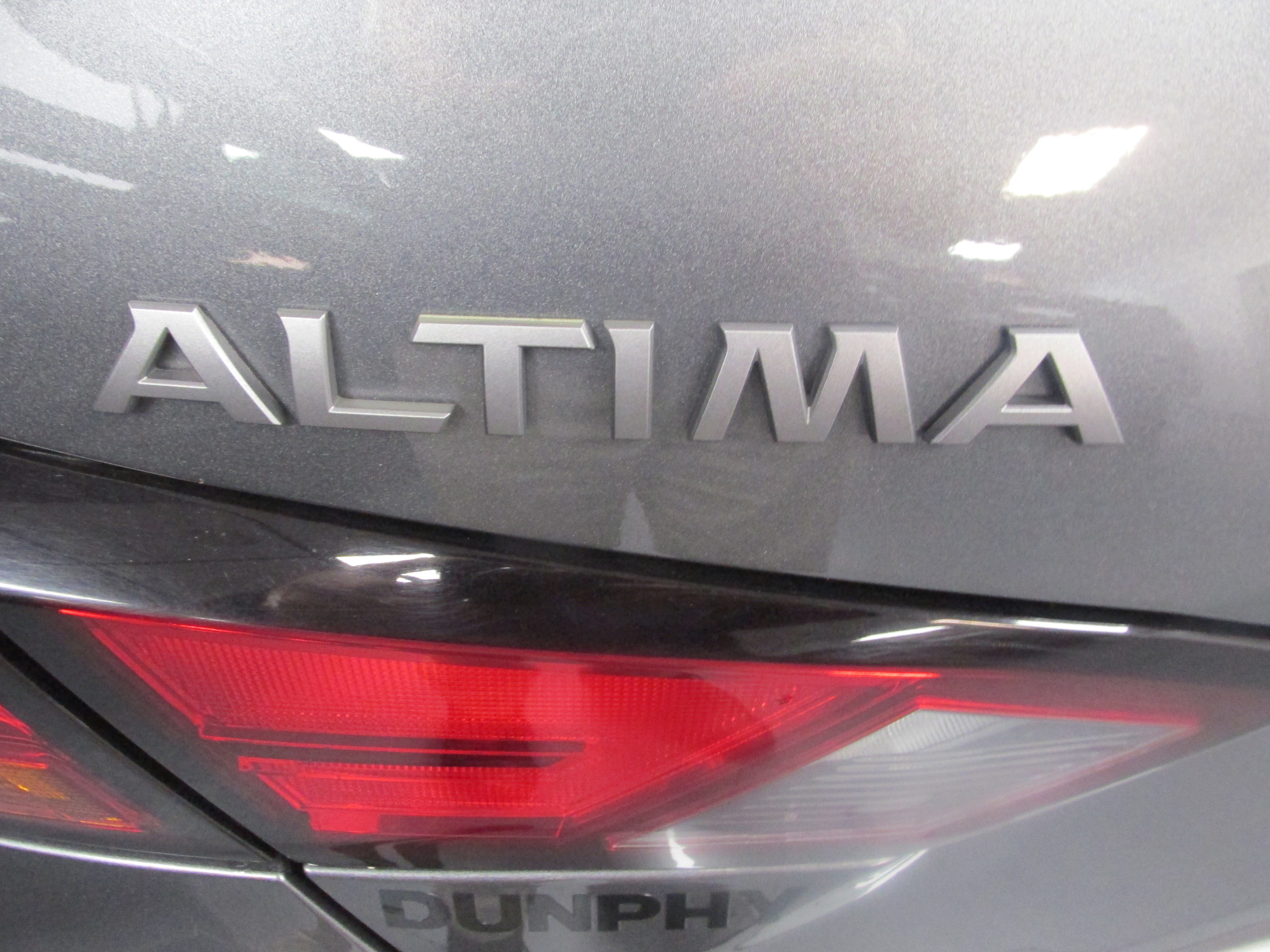Used 2024 Nissan Altima 2.5 SR FWD image 18