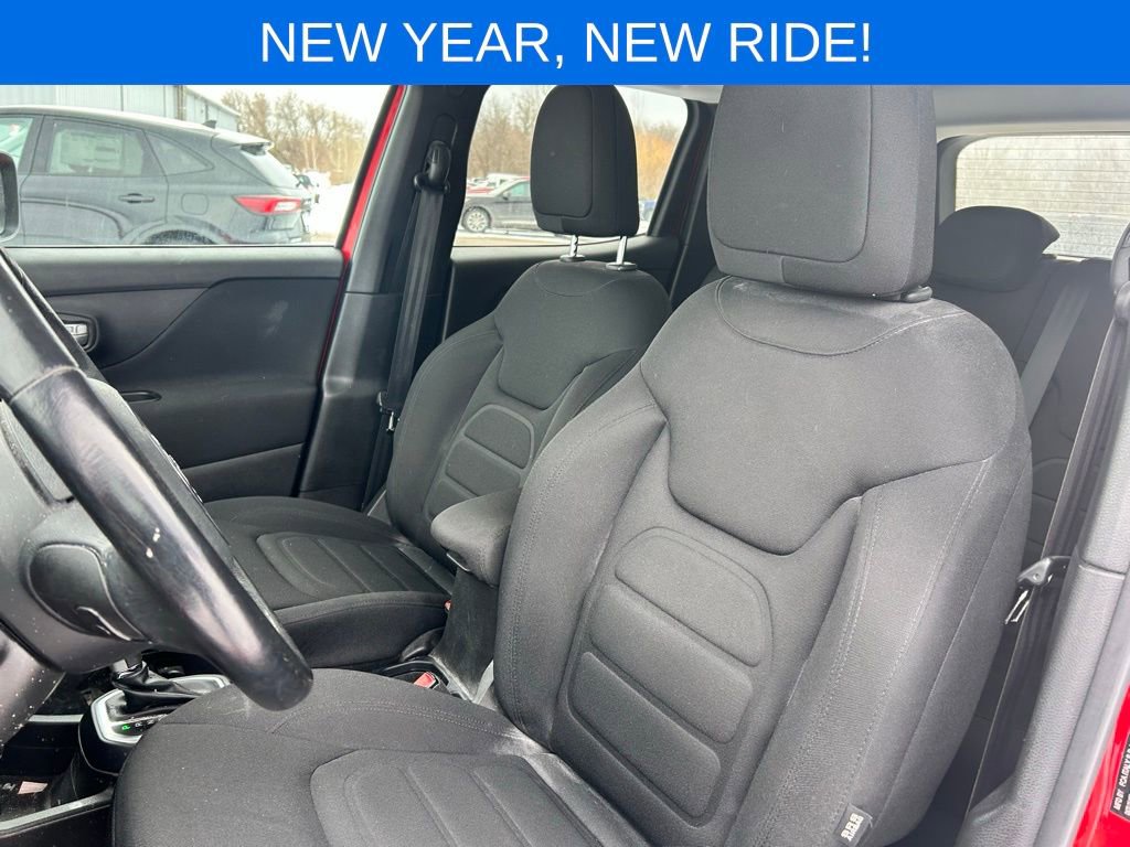 Used 2020 Jeep Renegade Latitude w/ Cold Weather Group image 11