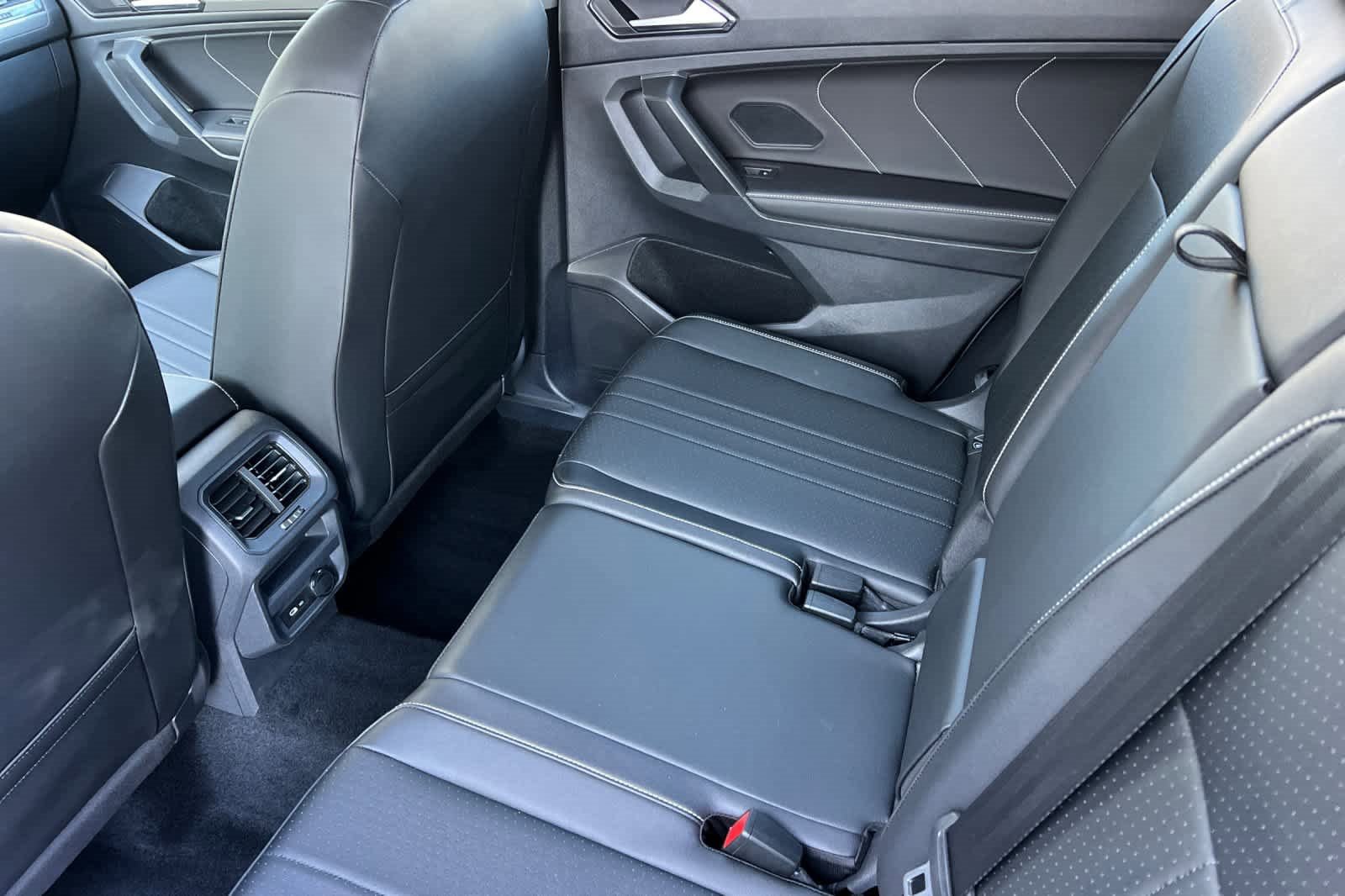 Used 2022 Volkswagen Tiguan SE image 10