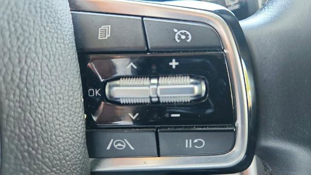 Used 2024 Kia Carnival LX image 24