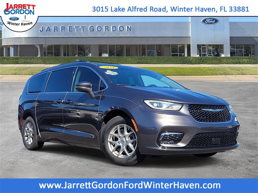 Used 2021 Chrysler Pacifica Touring image 4