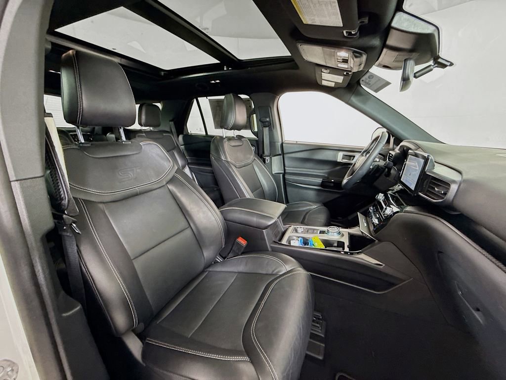 Certified 2024 Ford Explorer ST w/ Equipment Group 401A image 31