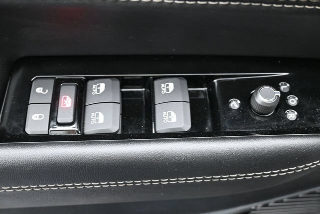 Used 2025 Jeep Wagoneer Series III w/ Premium Group I AWD/4WD image 13