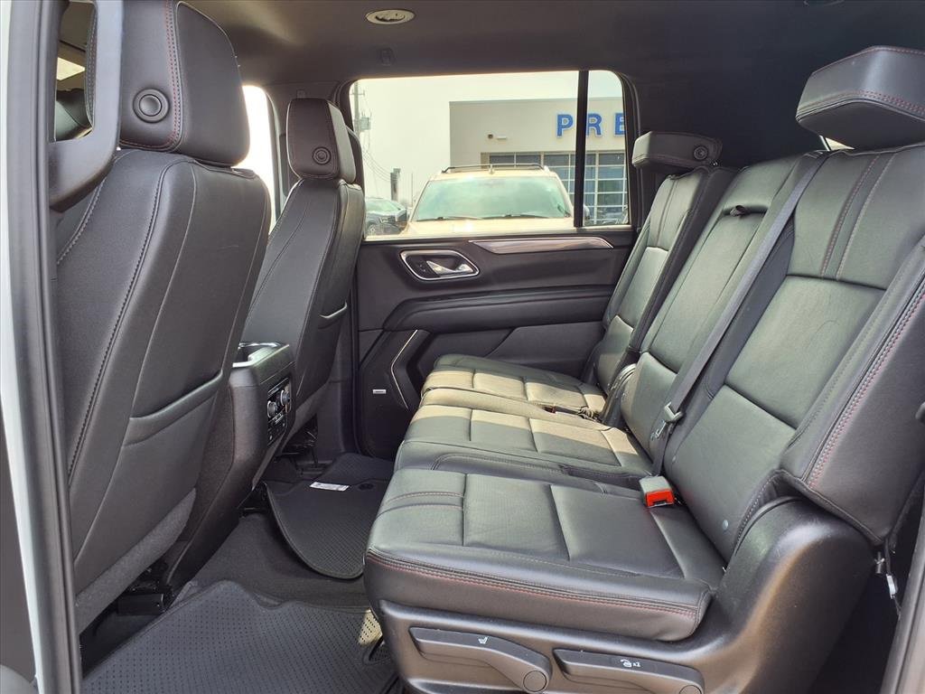 Used 2024 Chevrolet Suburban RST image 12