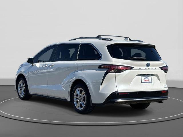 Used 2024 Toyota Sienna Limited image 7