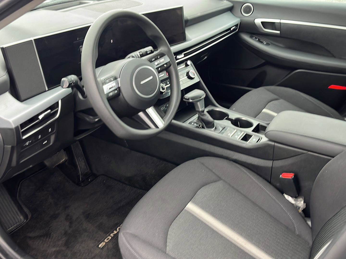 Used 2025 Hyundai Sonata SE image 9