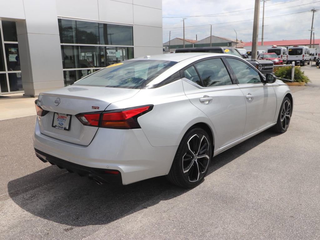 Used 2024 Nissan Altima 2.5 SR FWD image 13
