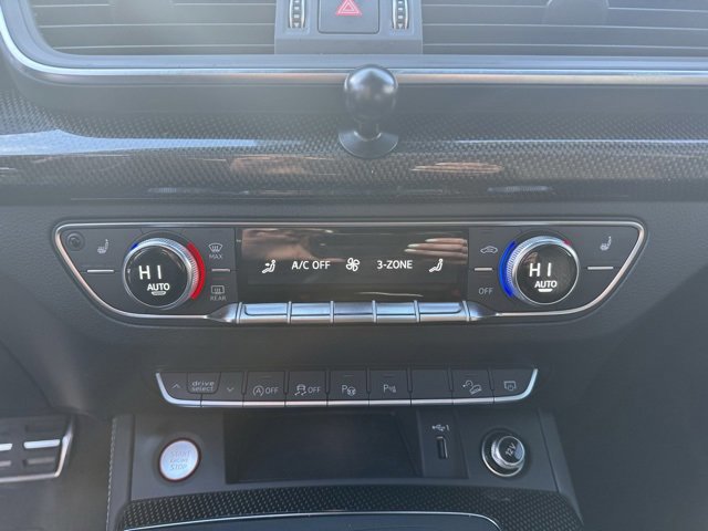 Used 2020 Audi SQ5 Prestige w/ Prestige Package image 17