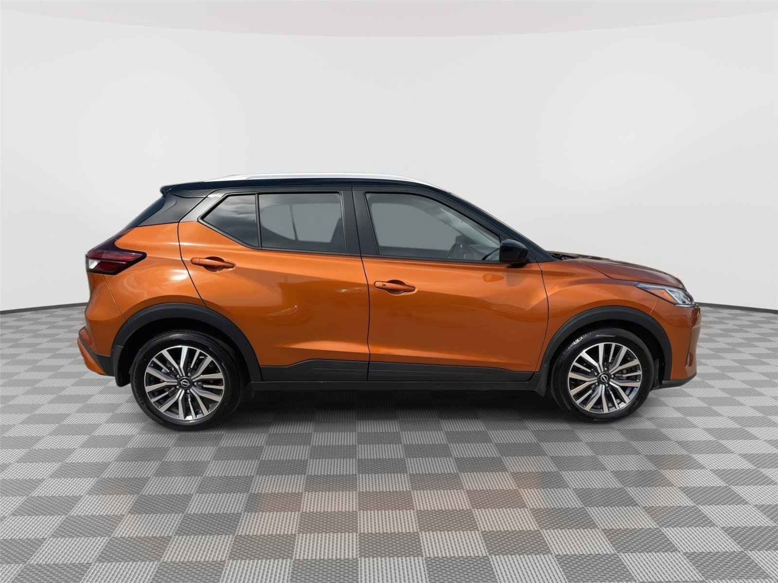 Used 2023 Nissan Kicks SV FWD image 7
