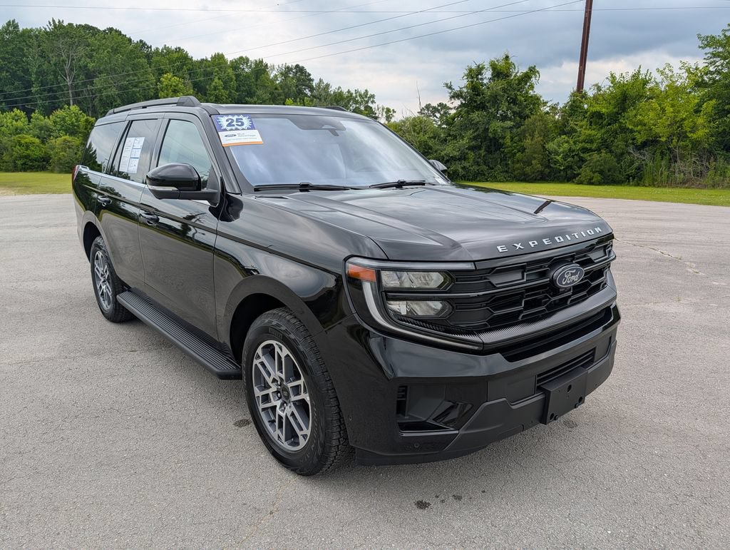 Certified 2025 Ford Expedition Active AWD/4WD image 2