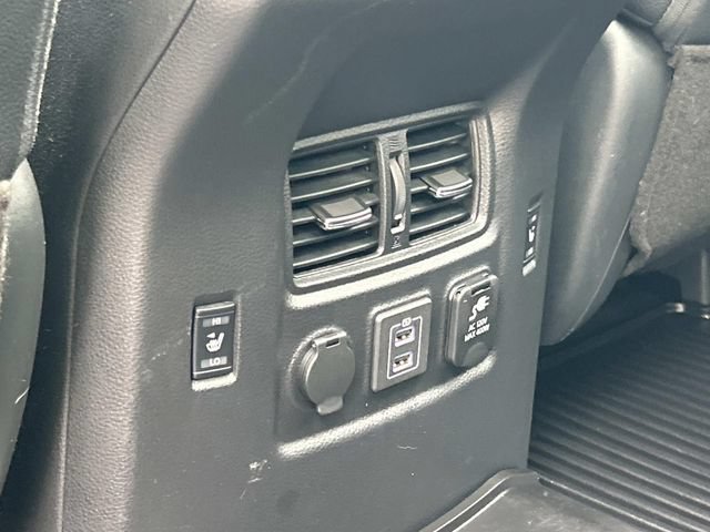 Used 2022 Nissan Titan PRO-4X w/ Pro-4x Convenience Package AWD/4WD image 17