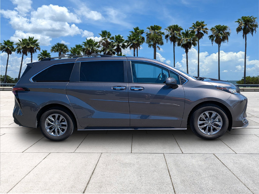 Used 2022 Toyota Sienna XLE FWD image 5